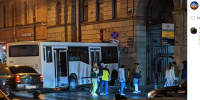В Петроградском районе автобус врезался в дом В Петроградском районе автобус врезался в дом